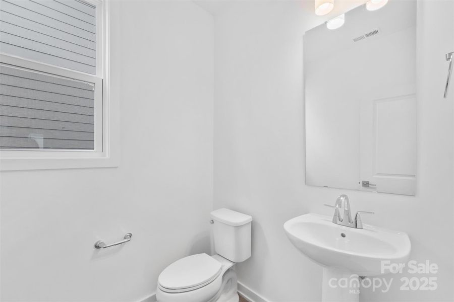 Image 33 of a home in .