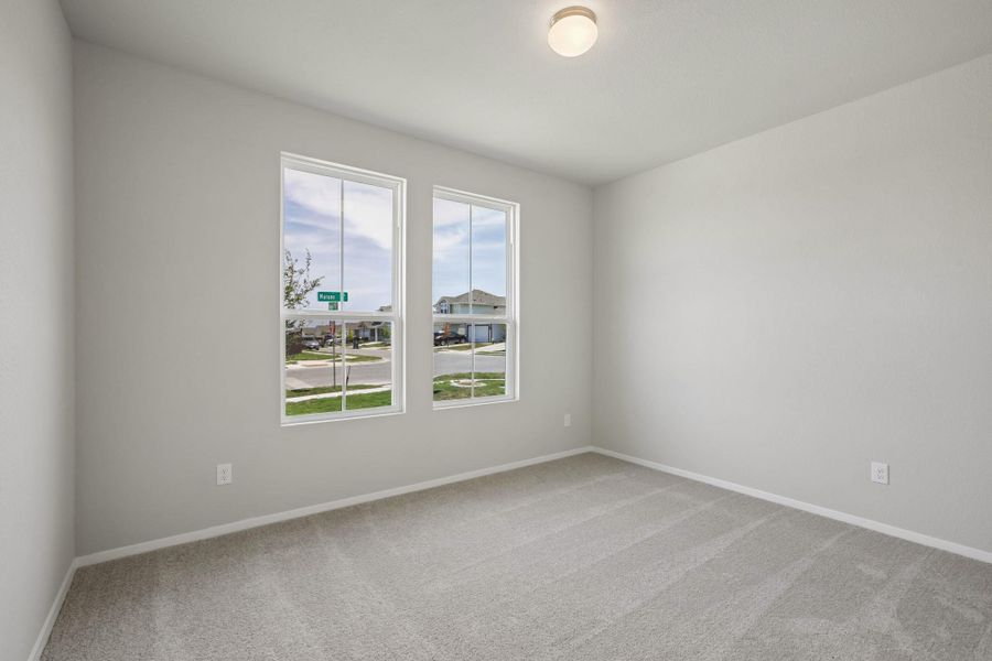 Spacious, unfurnished interior of a new home in Cloverleaf, Austin (Image 29).