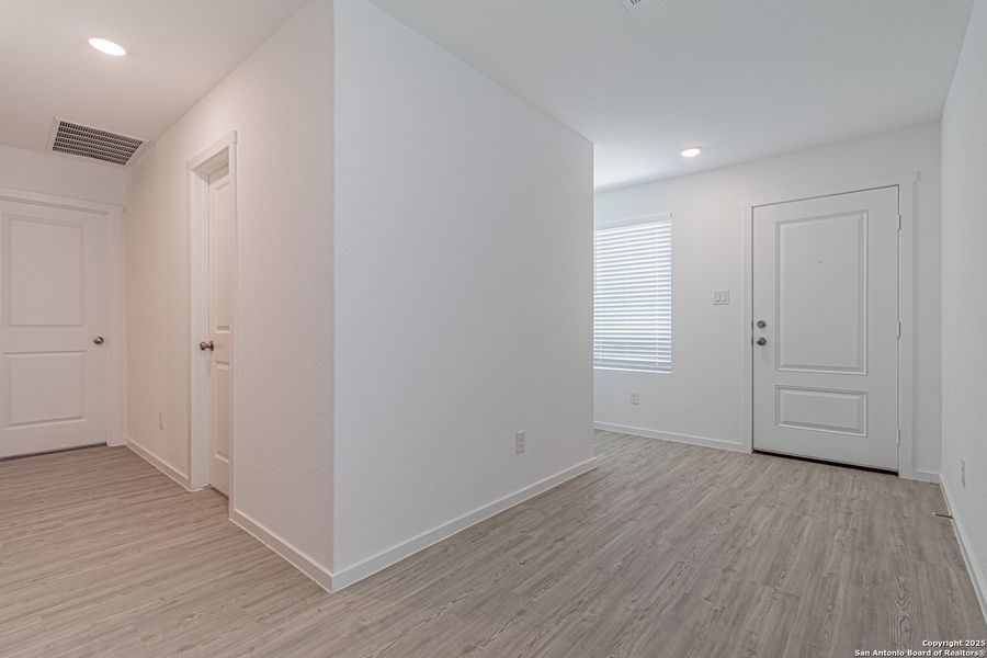 Spacious, unfurnished interior of a new home in Landon Ridge, San Antonio (Image 20). Spacious, unfurnished interior of a new home in Landon Ridge, San Antonio (Image 20).