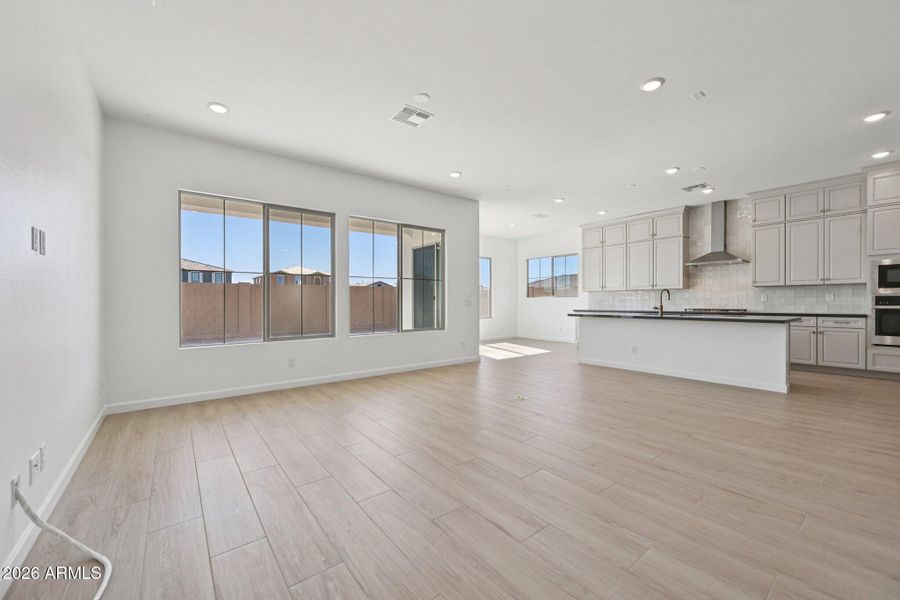 9-web-or-mls-E Saddle Way-S0902-009