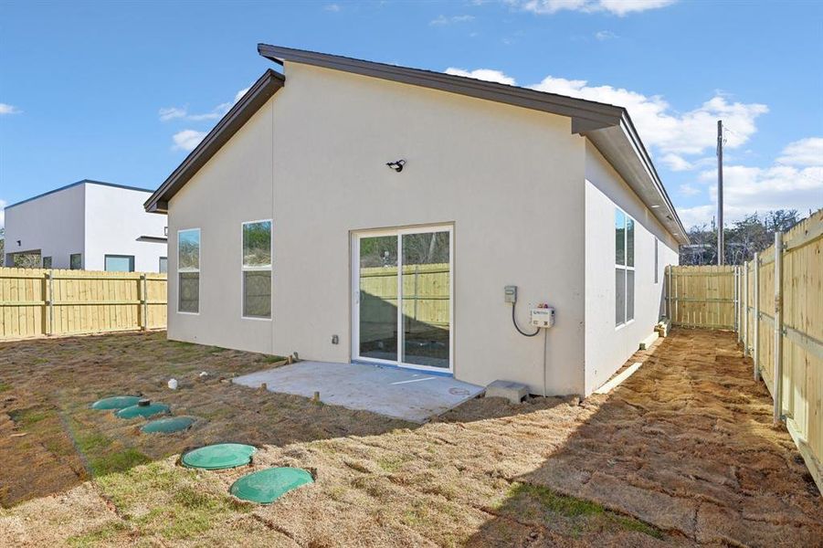 Exterior details and patio area of a home in , Granbury (Image 21).