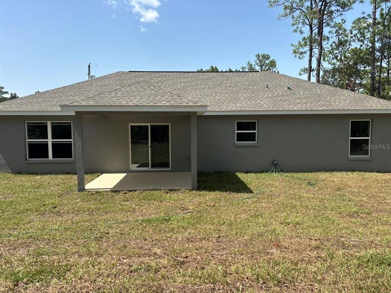 Exterior details and patio area of a home in , Dunnellon (Image 4).