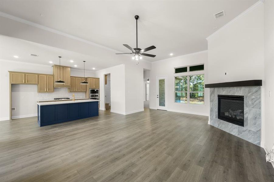 3012 Valley View- Living Room-2