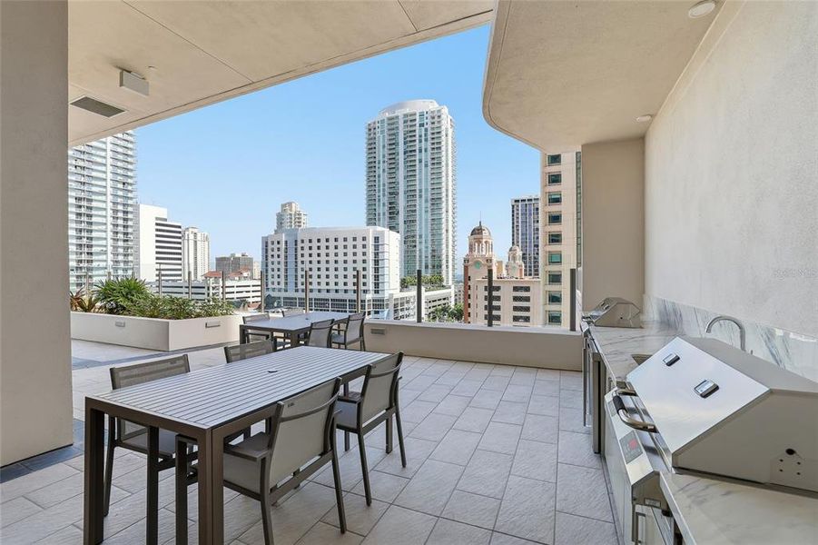 Condo located in St. Petersburg, FL showcasing its design and architecture (Image 47).