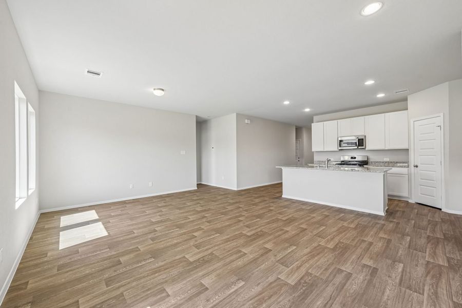 Spacious, unfurnished interior of a new home in Harrington Trails, New Caney (Image 18).