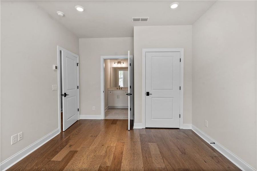 Spacious, unfurnished interior of a new home in Waterhaven, Cumming (Image 25).