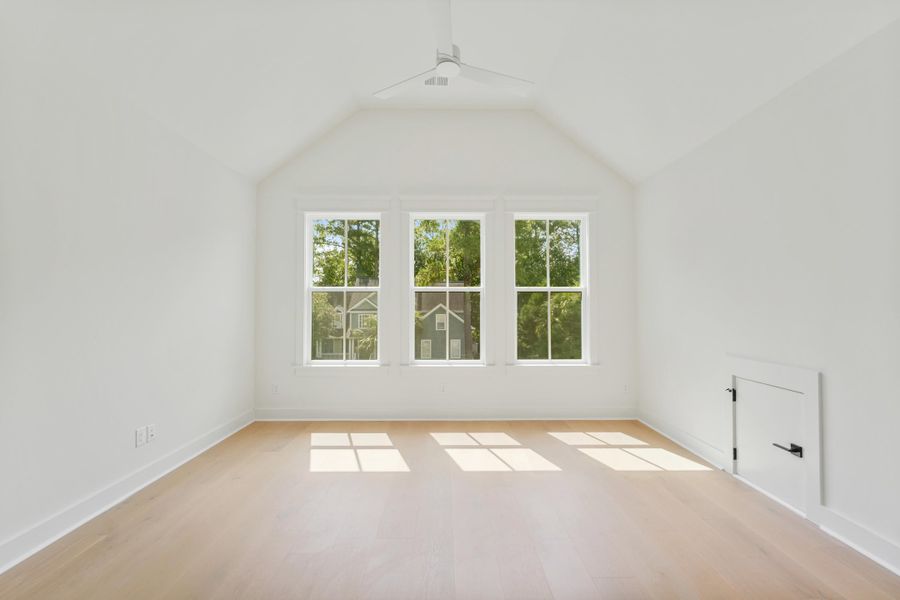 Spacious, unfurnished interior of a new home in , Hollywood (Image 21).