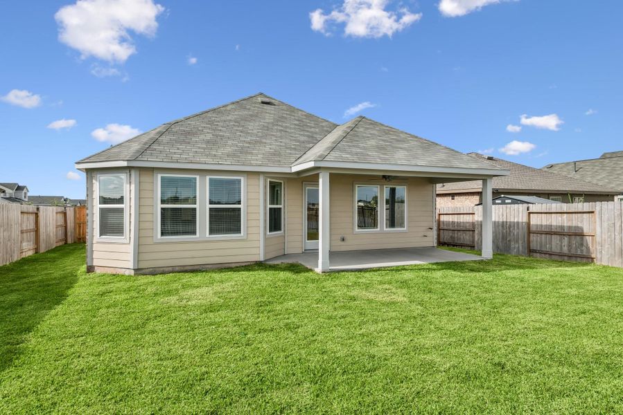 Exterior details and patio area of a home in Miller's Pond, Rosenberg (Image 2). Exterior details and patio area of a home in Miller's Pond, Rosenberg (Image 2).