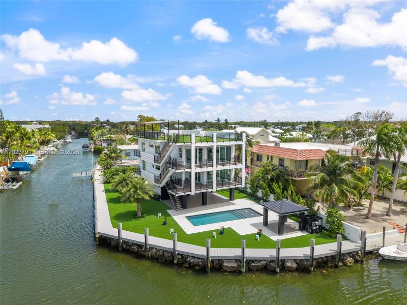 Condo located in Tavernier, FL showcasing its design and architecture (Image 61). Condo located in Tavernier, FL showcasing its design and architecture (Image 61).