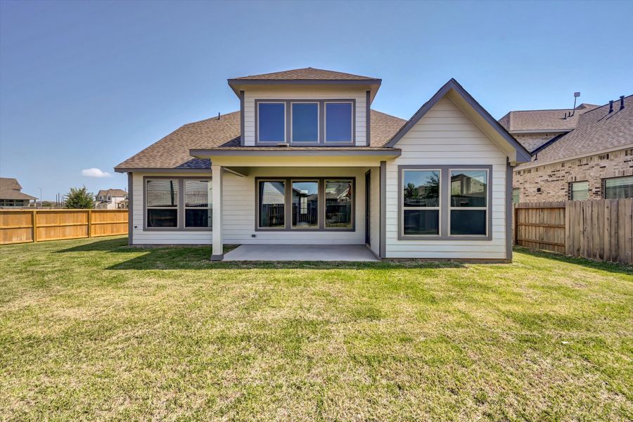 Front exterior of a new home in Sunterra 50s, Katy, TX, highlighting curb appeal (Image 28). Front exterior of a new home in Sunterra 50s, Katy, TX, highlighting curb appeal (Image 28).