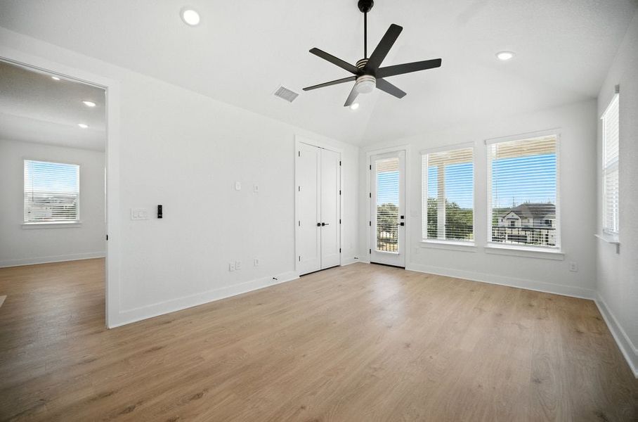 Spacious, unfurnished interior of a new home in Foxfield, Austin (Image 8). Spacious, unfurnished interior of a new home in Foxfield, Austin (Image 8).