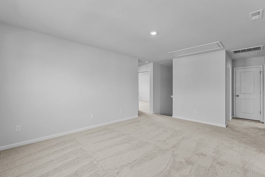 Spacious, unfurnished interior of a new home in Hanes Lake, Winston-Salem (Image 32).