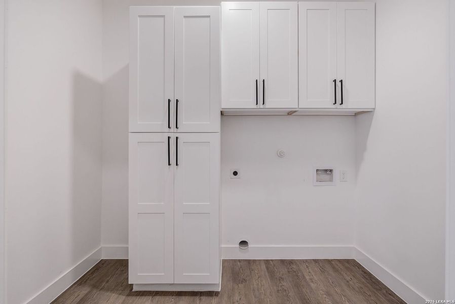 Spacious, unfurnished interior of a new home in , Fischer (Image 30).