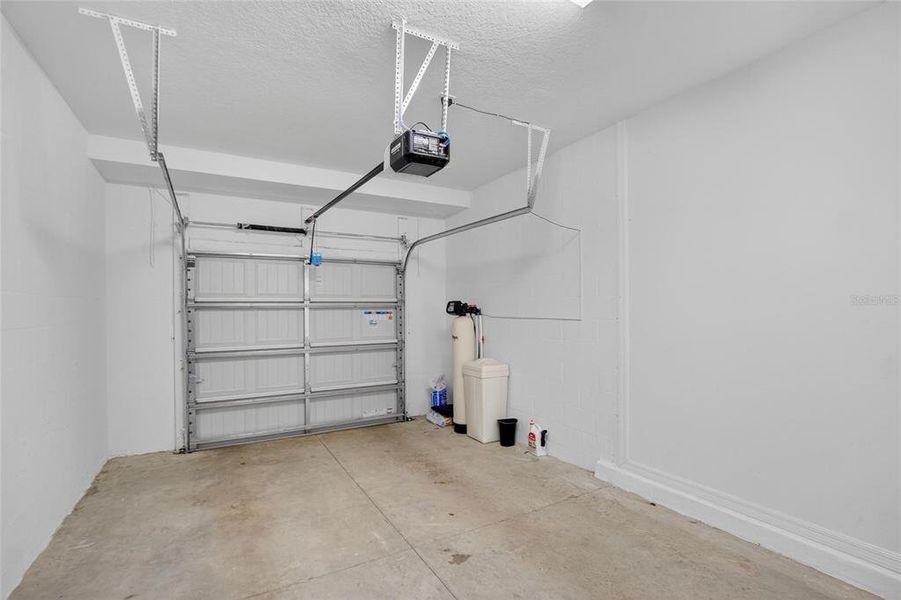 Spacious, unfurnished interior of a new home in , San Antonio (Image 25).