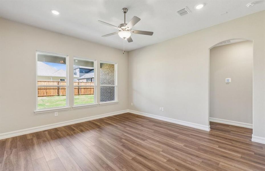 Airy gathering room*real home pictured