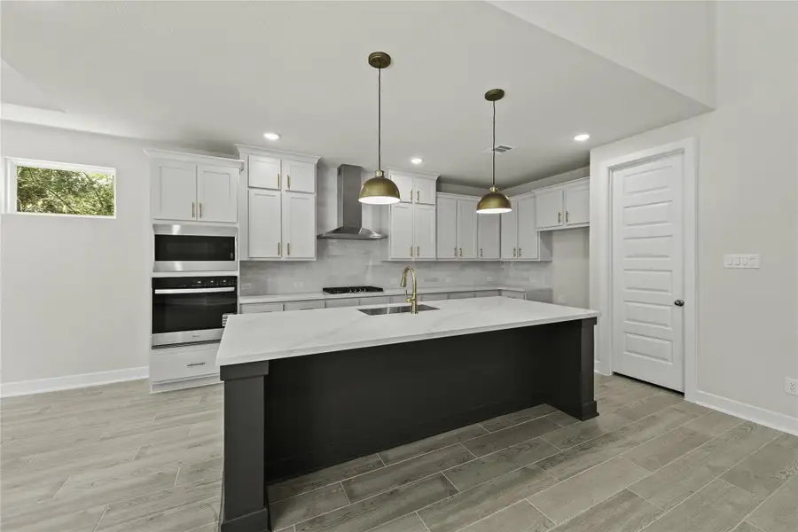 Representative image. Features, selections and colors may vary.