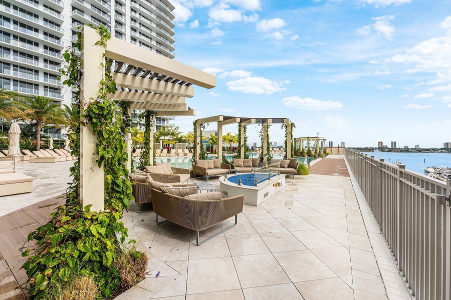 053-220LakeShoreDrive-1613-LakePark-FL-3