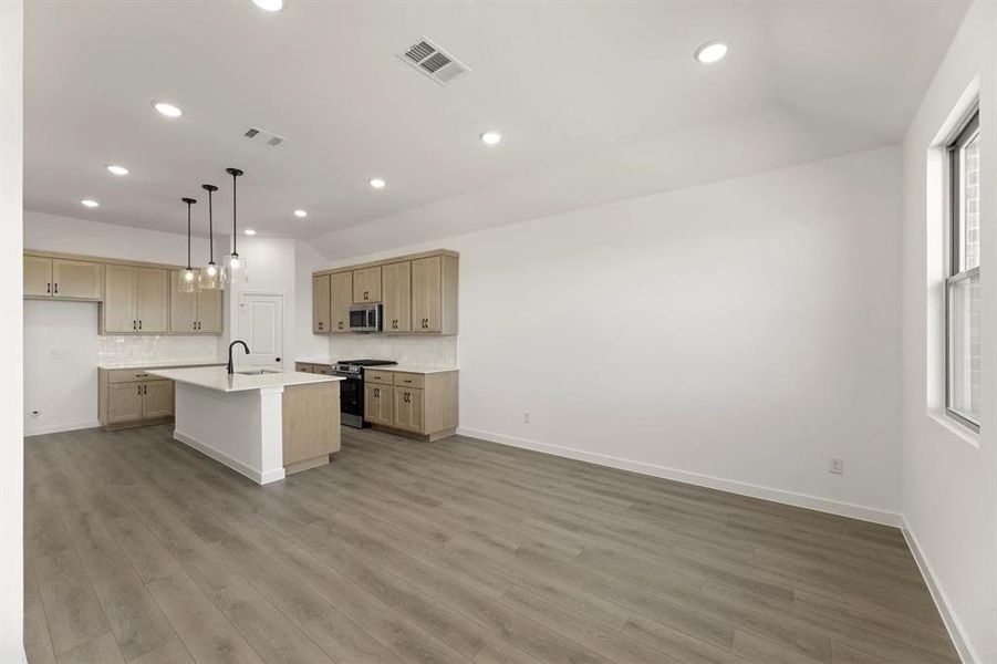 Dining Area Dining Area