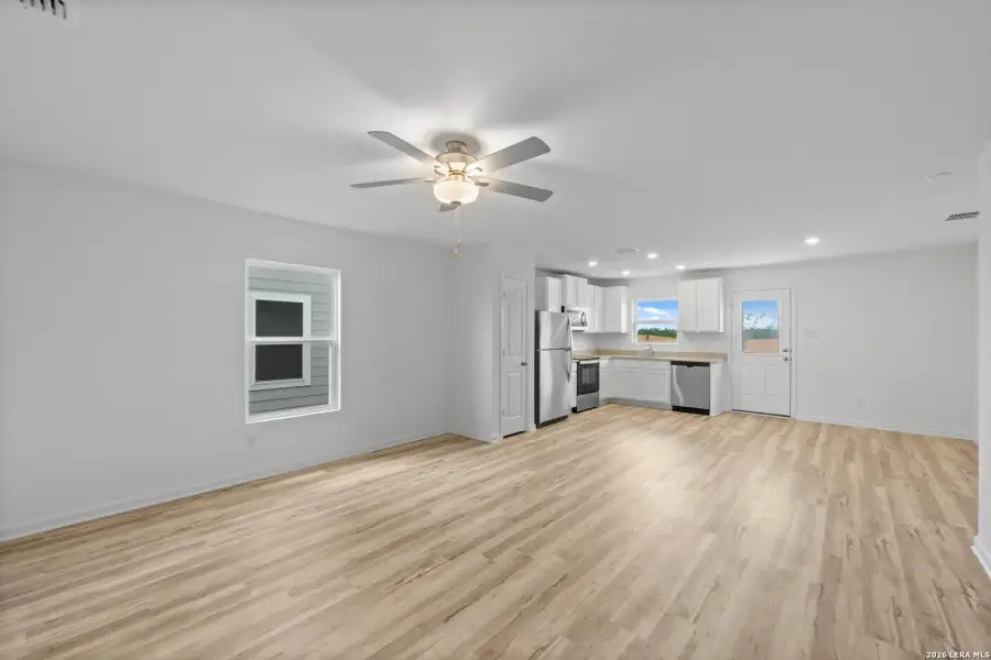 Spacious, unfurnished interior of a new home in , San Antonio (Image 6).