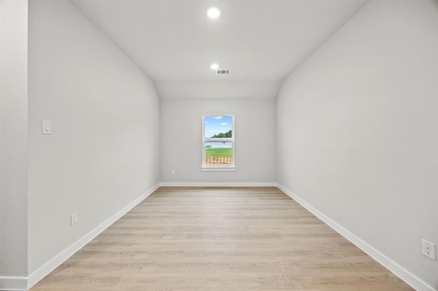Spacious, unfurnished interior of a new home in Ambergrove, Royse City (Image 11). Spacious, unfurnished interior of a new home in Ambergrove, Royse City (Image 11).