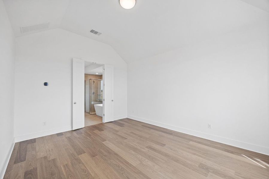 Spacious, unfurnished interior of a new home in Santa Rita Ranch, Liberty Hill (Image 15).
