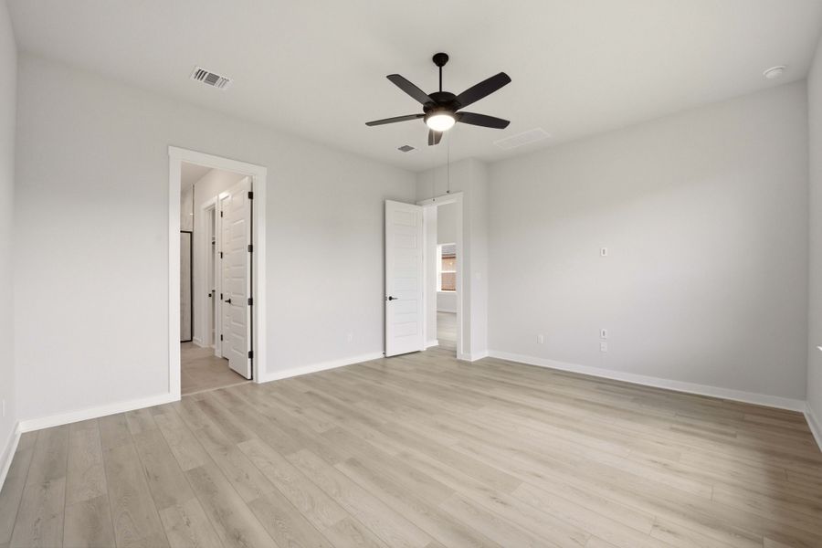 Spacious, unfurnished interior of a new home in Heritage, Dripping Springs (Image 39).