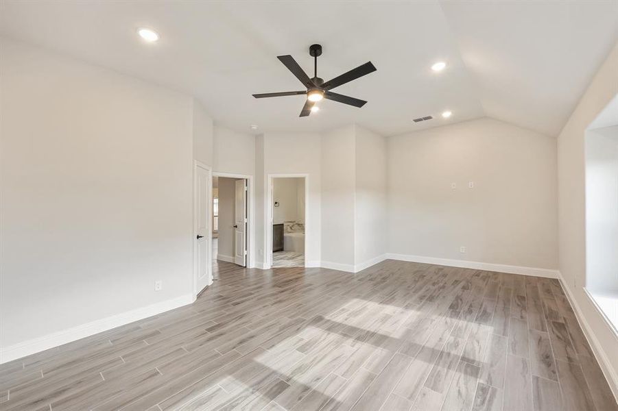 Spacious, unfurnished interior of a new home in Sonoma Verde, McLendon-Chisholm (Image 18).