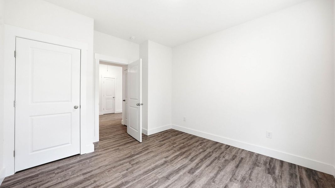 Spacious, unfurnished interior of a new home in Saint Andrews Garth, Kingsport (Image 15).