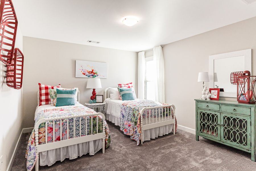 Representative furnished interior of a home built from the Bentley by Grant & Co in Manor at Hall Creek, Arlington (Image 28).