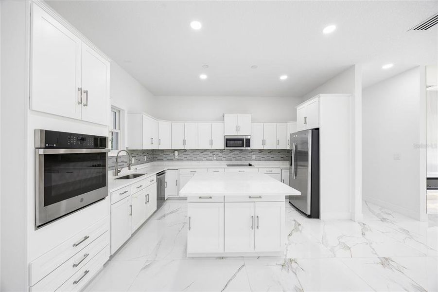 Furnished interior view inside a new home in , Orlando (Image 7).