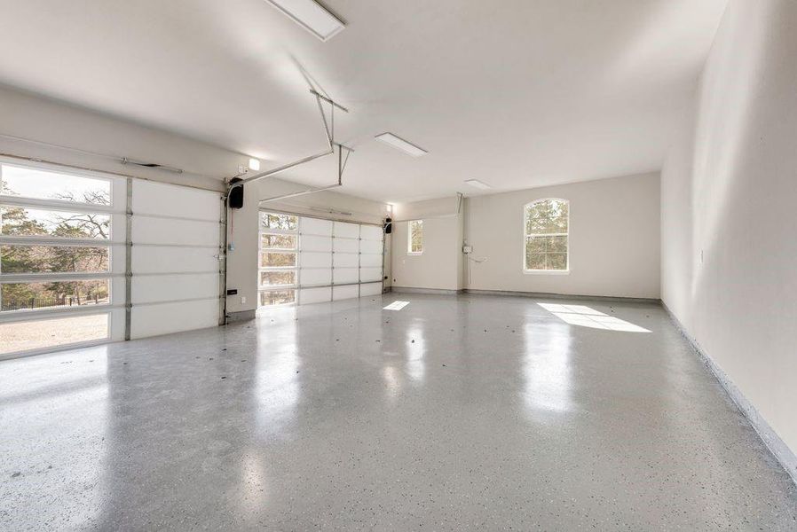 Spacious, unfurnished interior of a new home in , DeSoto (Image 27).