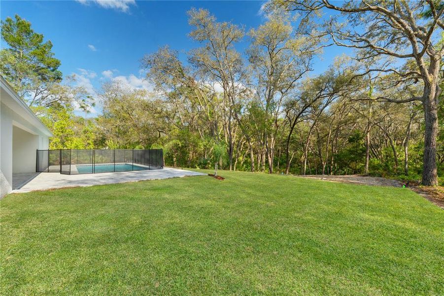 Exterior details and patio area of a home in , Weeki Wachee (Image 22).