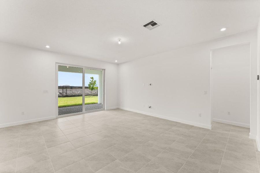 US_SEF_CASCADES_LOT 353_great room