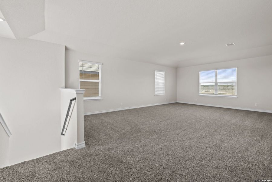 Spacious, unfurnished interior of a new home in Stonehill, San Antonio (Image 19).