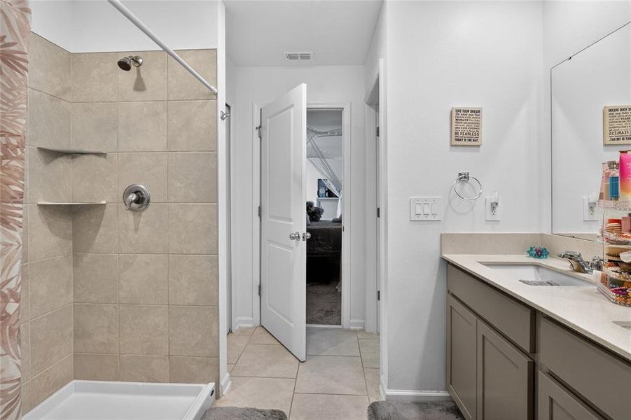 Furnished interior view inside a new home in , Lake Wales (Image 14).