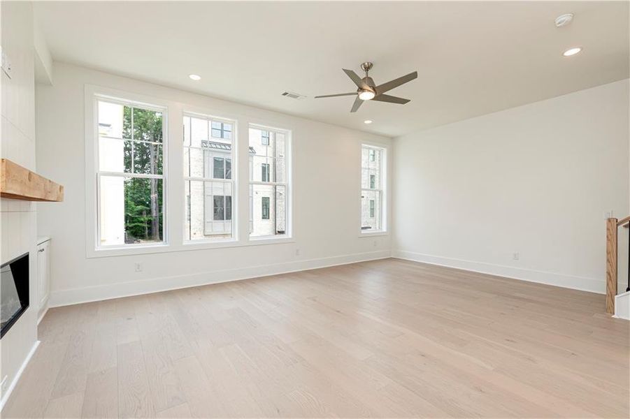 Spacious, unfurnished interior of a new home in , Brookhaven (Image 16).