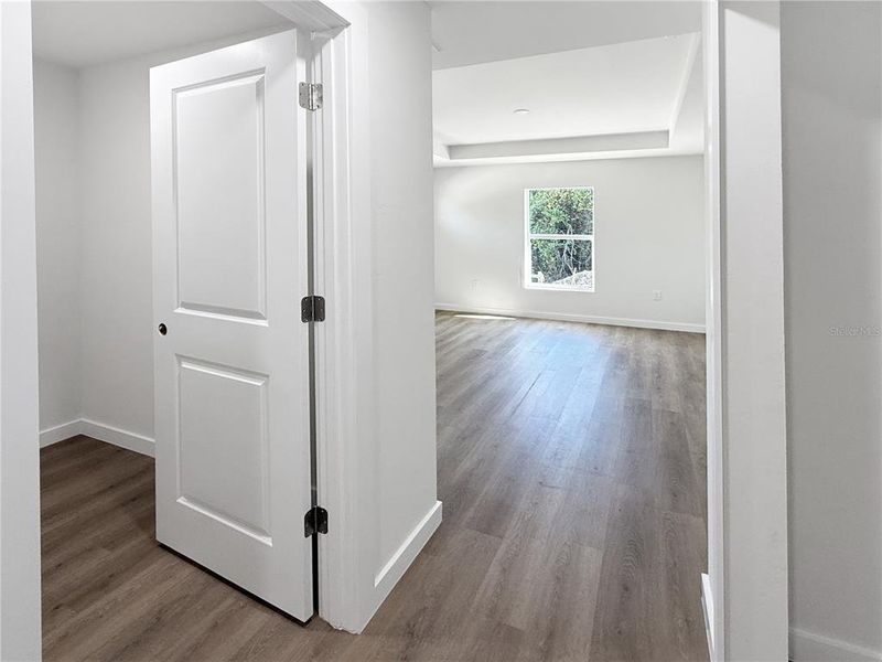 Spacious, unfurnished interior of a new home in , Port Charlotte (Image 13).