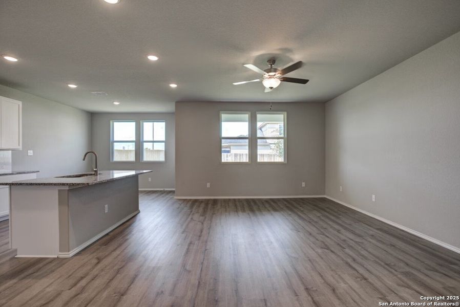 Spacious, unfurnished interior of a new home in Hickory Ridge, San Antonio (Image 14).