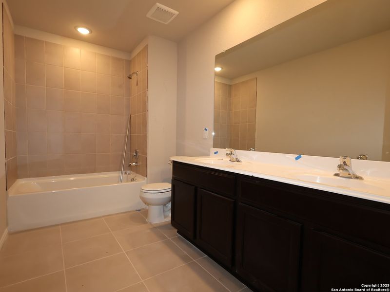 Furnished interior view inside a new home in Winding Brook, San Antonio (Image 12). Furnished interior view inside a new home in Winding Brook, San Antonio (Image 12).