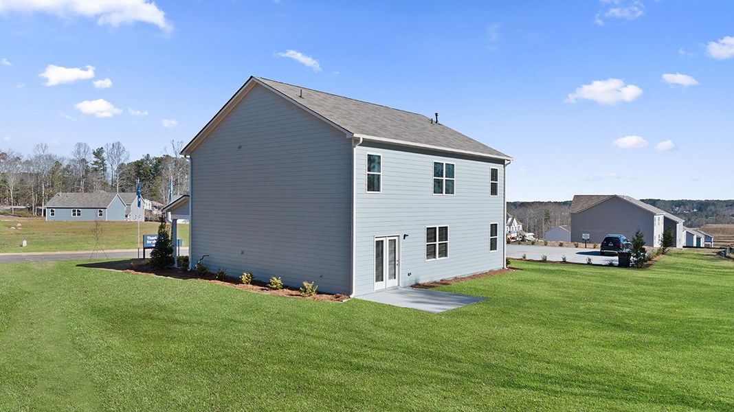 Exterior details and patio area of a home in Thompson Ridge, Dallas (Image 3).