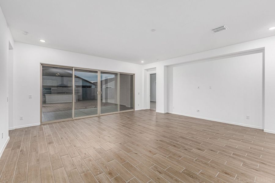 Spacious, unfurnished interior of a new home in Las Ventanas - RV Collection, Goodyear (Image 7).