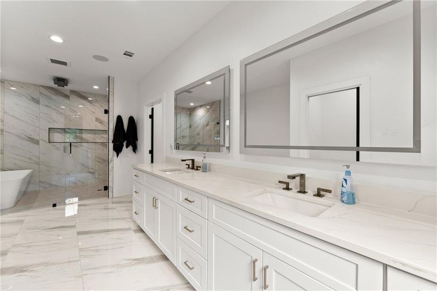 Furnished interior view inside a new home in , Hartwell (Image 14).