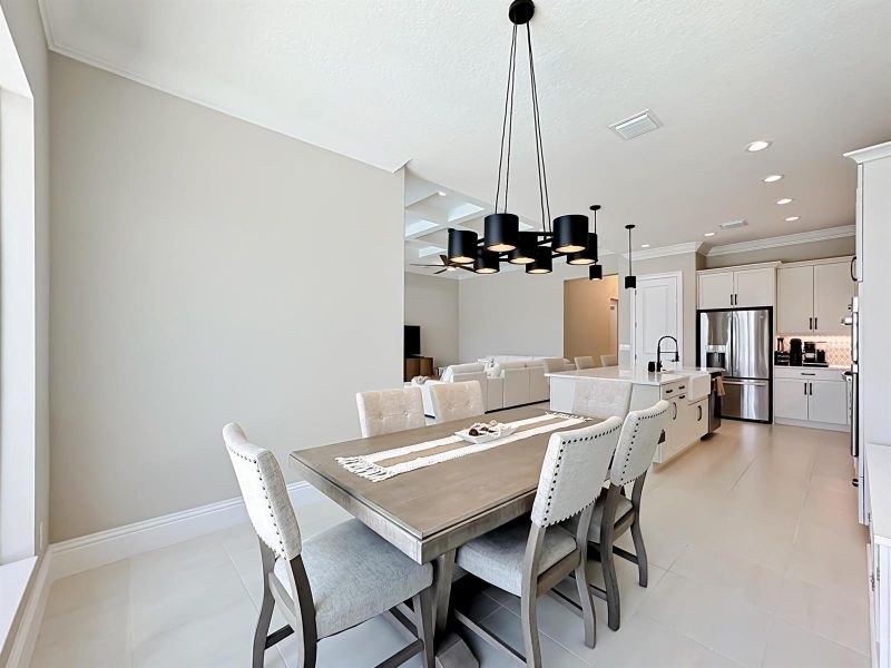 9244 SW Pinnacle Dining 2