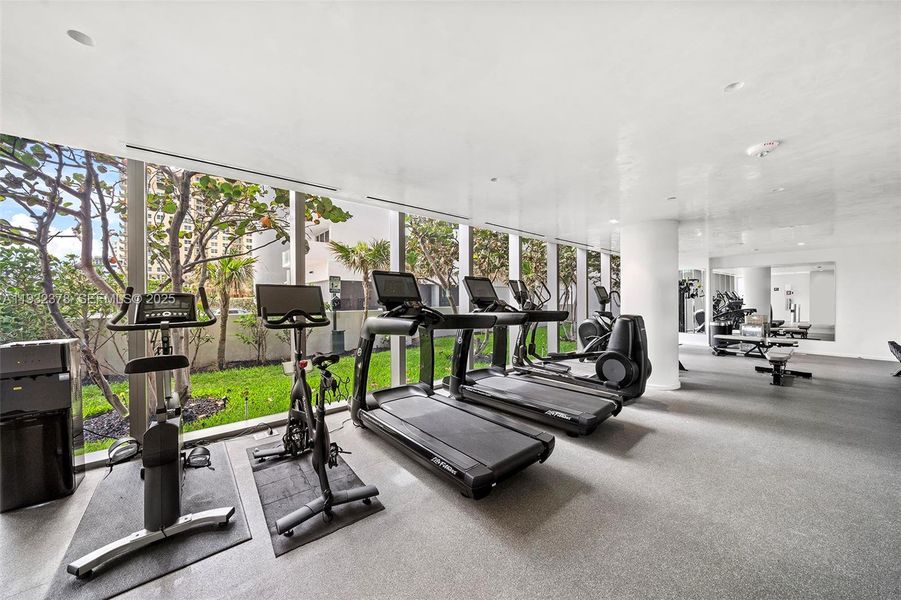 Community amenities in , Hallandale Beach (Image 52).