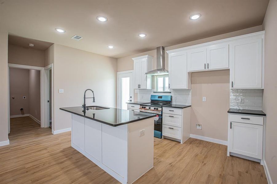Furnished interior view inside a new home in , Bridgeport (Image 4).