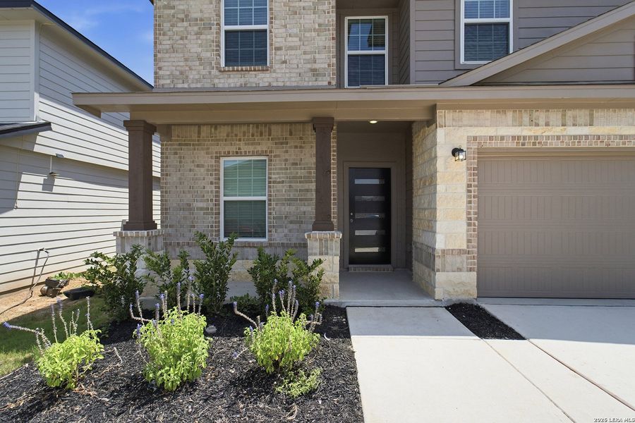 Exterior details and patio area of a home in Laurel Vistas, San Antonio (Image 22).
