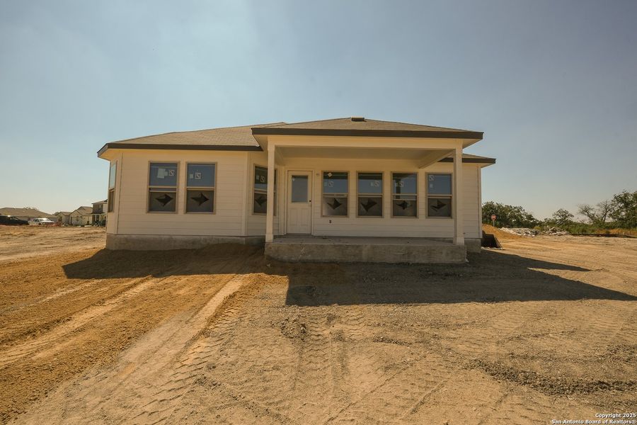 Exterior details and patio area of a home in Cinco Lakes, San Antonio (Image 4). Exterior details and patio area of a home in Cinco Lakes, San Antonio (Image 4).