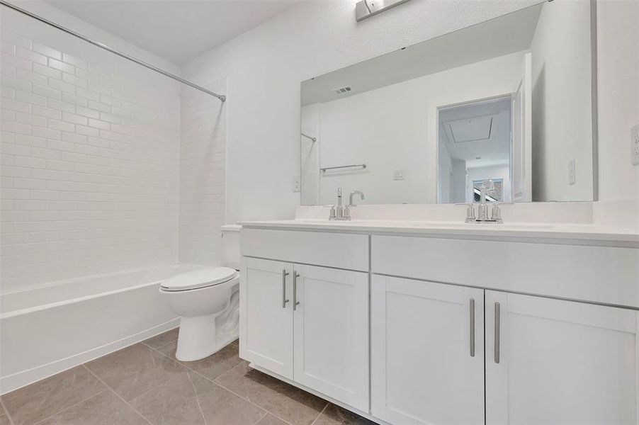 Furnished interior view inside a new home in Heritage Ranch, Sherman (Image 29). Furnished interior view inside a new home in Heritage Ranch, Sherman (Image 29).