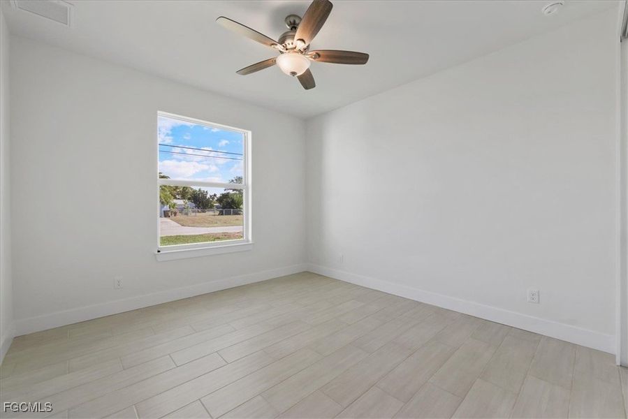 Spacious, unfurnished interior of a new home in Cape Coral, Cape Coral (Image 37).