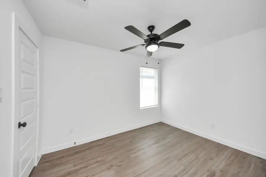 Spacious, unfurnished interior of a new home in , Houston (Image 4).
